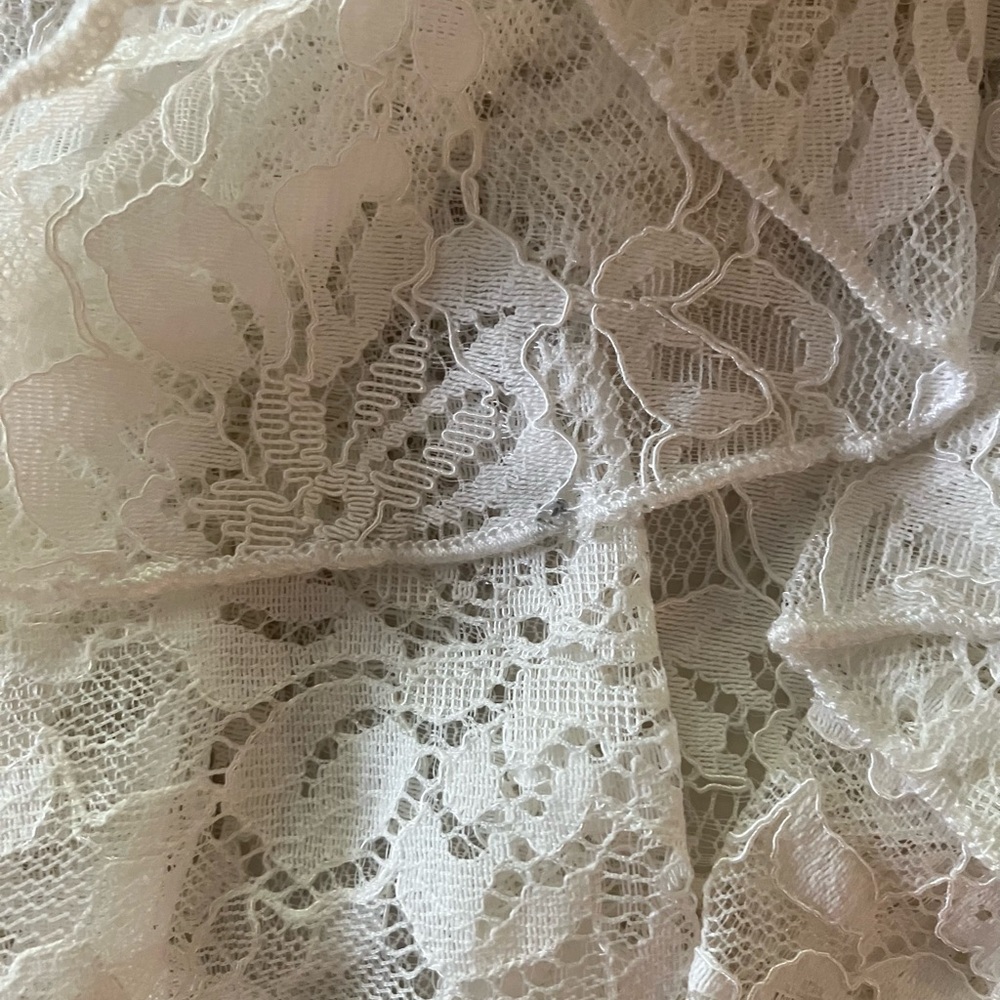 NWT BARBER BABE ON BOARD Elegant Cream Lace Ruffle Top Size Medium - Picture 14 of 14